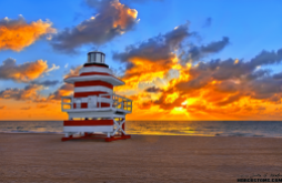 sunrise-over-lifeguard-stand-at-south-miami-beach-florida
